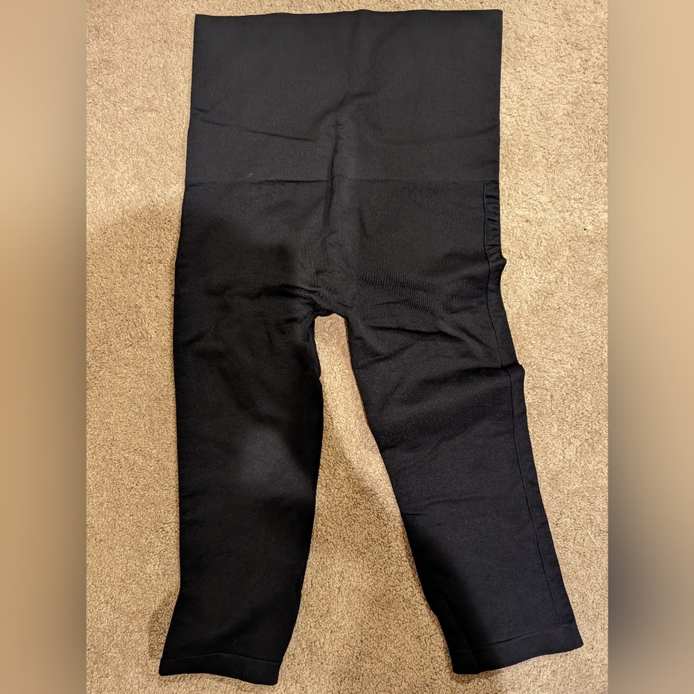 Belly Bandit Mother Tucker Capri leggings